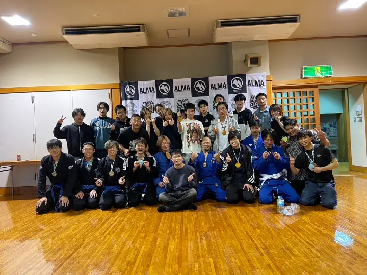 マタドール柔術のメダル授与式の集合写真